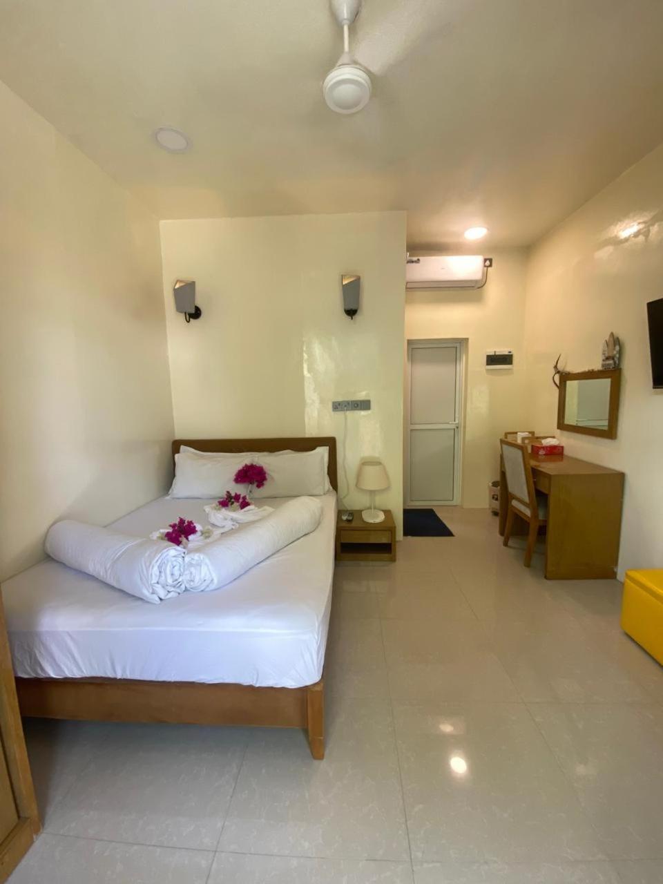 Maavaharu Guest House Himmafushi Eksteriør billede